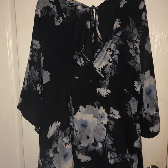 Torrid blouse 🖤 FINAL - Picture 2 of 4